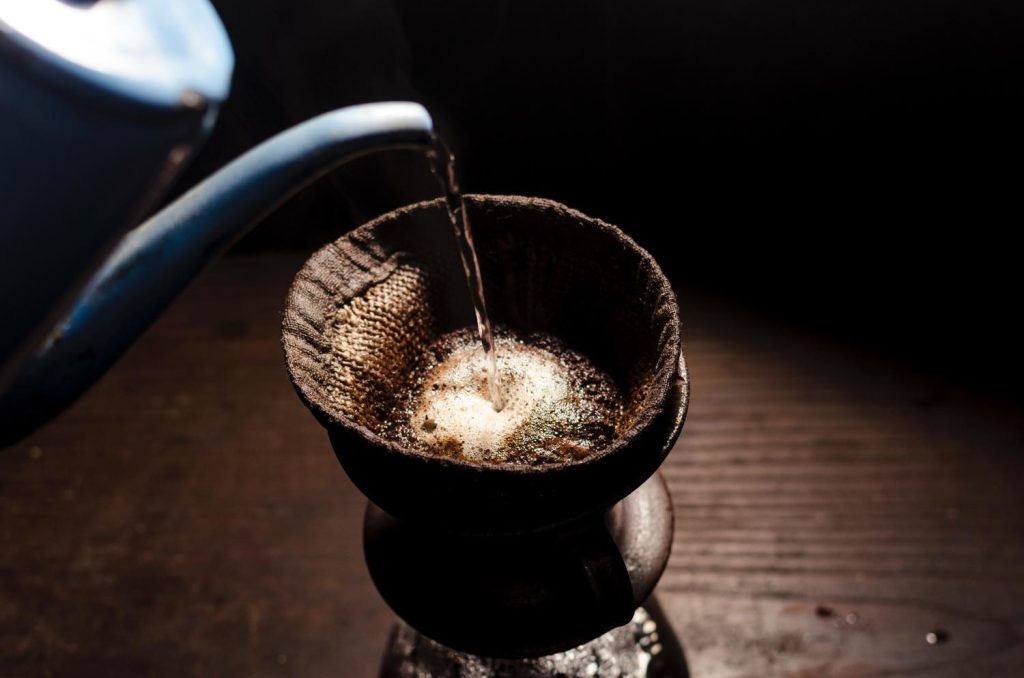薪焙煎コーヒーのネルドリップ